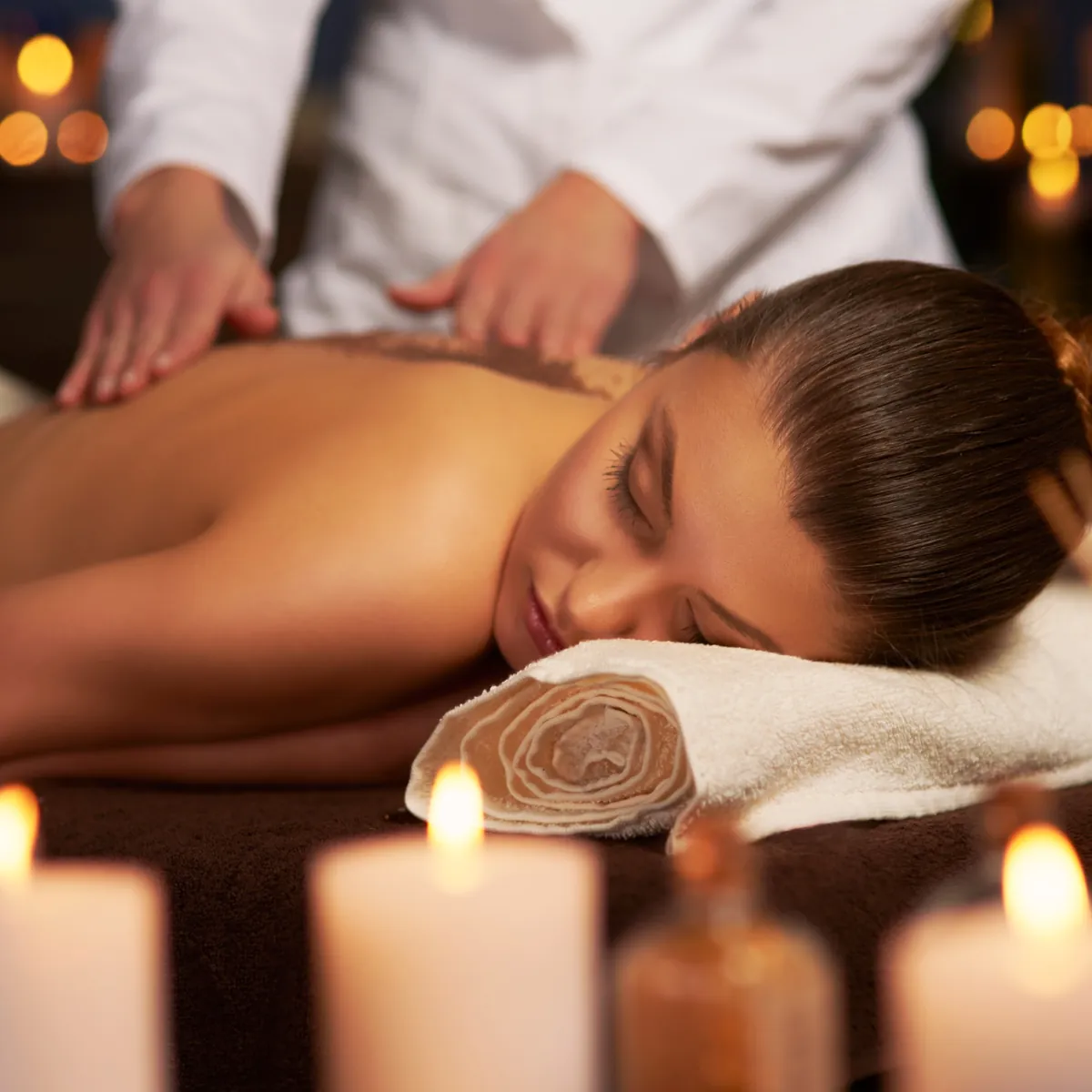 Candles and towels ready in the treatment room